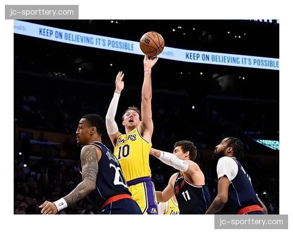 湖人三分命中率超四成 外线投射质量与内线突破形成良性循环